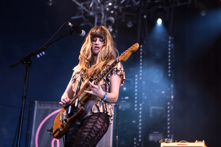 Deap Vally @ Dour 2014, picture 3, photographed by Dorien Goetschalckx - FrontView Magazine