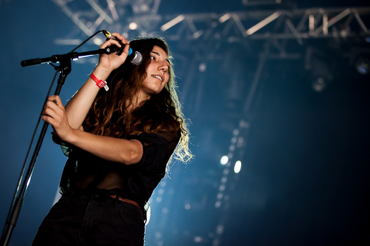 Intergalactic Lovers @ Dour 2014, picture 3, photographed by Dorien Goetschalckx - FrontView Magazine