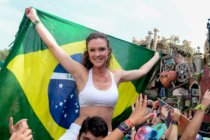 Tomorrowland sfeerbeelden & publieksfoto's 28 juni - deel 1, picture 35, photographed by Youri Vanlommel - FrontView Magazine