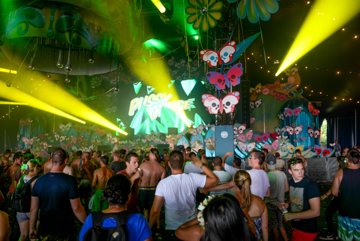 Tomorrowland sfeerbeelden & publieksfoto's 28 juni - deel 1, picture 50, photographed by Youri Vanlommel - FrontView Magazine