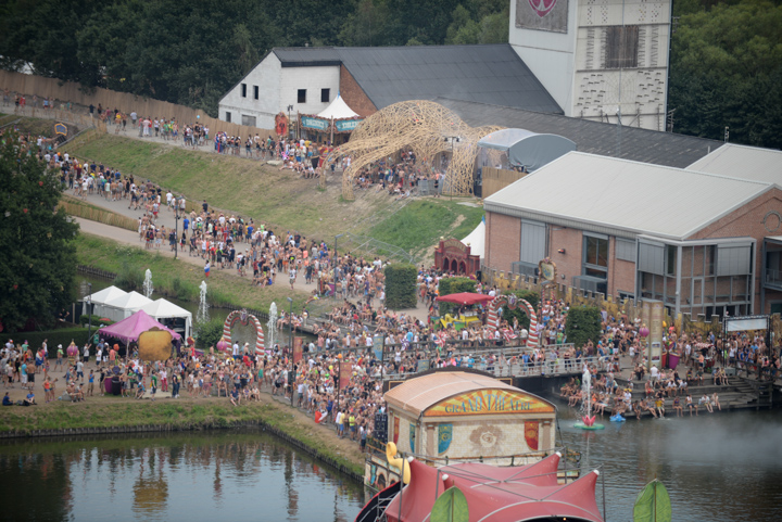 Tomorrowland sfeerbeelden & publieksfoto's 28 juni - deel 1, picture 64, photographed by Youri Vanlommel - FrontView Magazine
