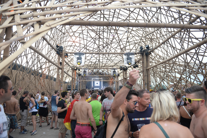 Tomorrowland sfeerbeelden & publieksfoto's 28 juni - deel 1, picture 82, photographed by Youri Vanlommel - FrontView Magazine