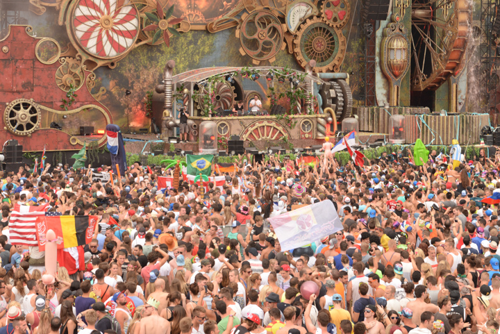 Tomorrowland sfeerbeelden & publieksfoto's 28 juni - deel 1, picture 91, photographed by Youri Vanlommel - FrontView Magazine