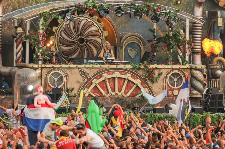 Tomorrowland sfeerbeelden & publieksfoto's 28 juni - deel 2, picture 19, photographed by Youri Vanlommel - FrontView Magazine