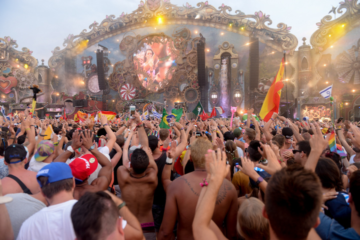 Tomorrowland sfeerbeelden & publieksfoto's 28 juni - deel 2, picture 42, photographed by Youri Vanlommel - FrontView Magazine