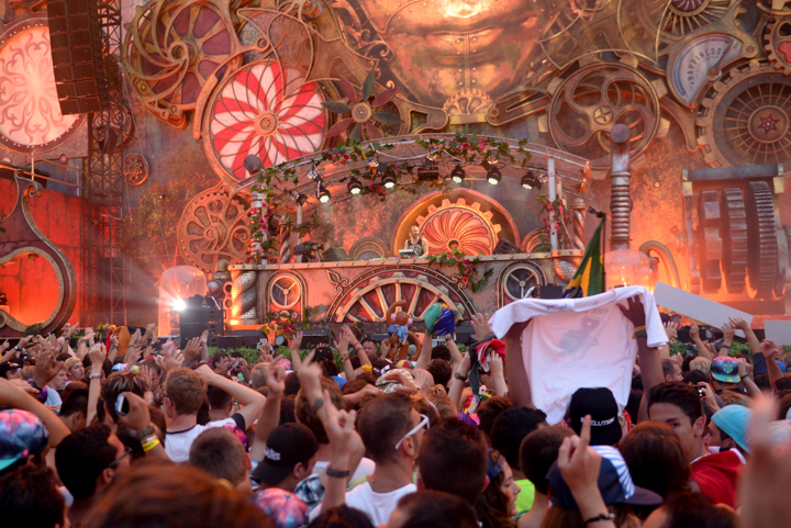 Tomorrowland sfeerbeelden & publieksfoto's 28 juni - deel 2, picture 52, photographed by Youri Vanlommel - FrontView Magazine