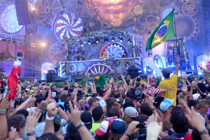 Tomorrowland sfeerbeelden & publieksfoto's 28 juni - deel 2, picture 55, photographed by Youri Vanlommel - FrontView Magazine