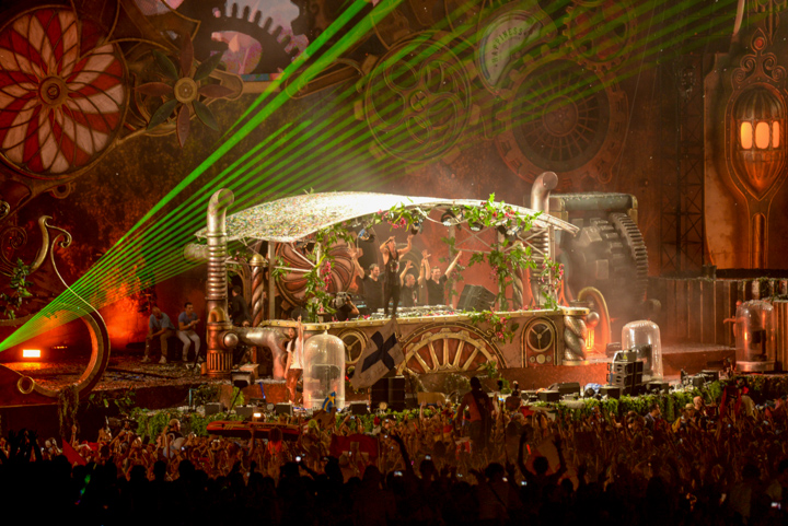 Tomorrowland sfeerbeelden & publieksfoto's 28 juni - deel 2, picture 122, photographed by Youri Vanlommel - FrontView Magazine
