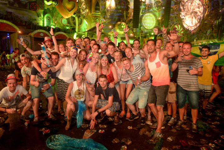 Tomorrowland sfeerbeelden & publieksfoto's 28 juni - deel 2, picture 141, photographed by Youri Vanlommel - FrontView Magazine