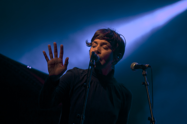 Melanie De Biasio @ OLT Rivierenhof, picture 2, photographed by Walter Grimm - FrontView Magazine