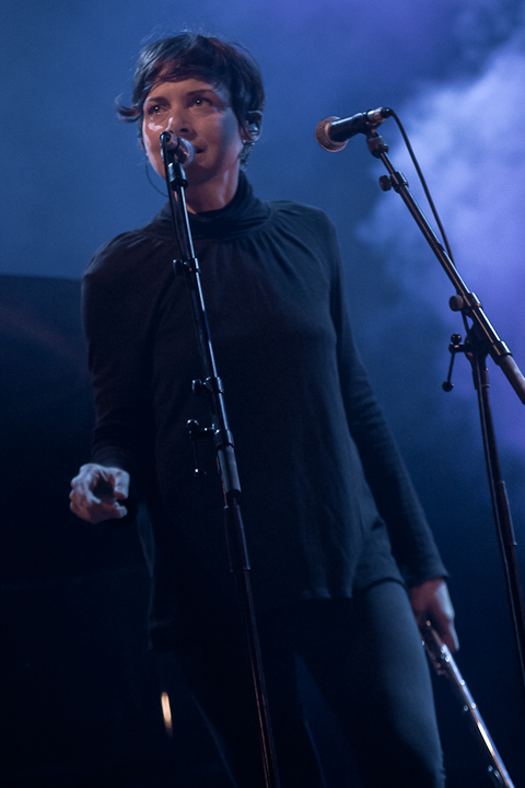 Melanie De Biasio @ OLT Rivierenhof, picture 3, photographed by Walter Grimm - FrontView Magazine