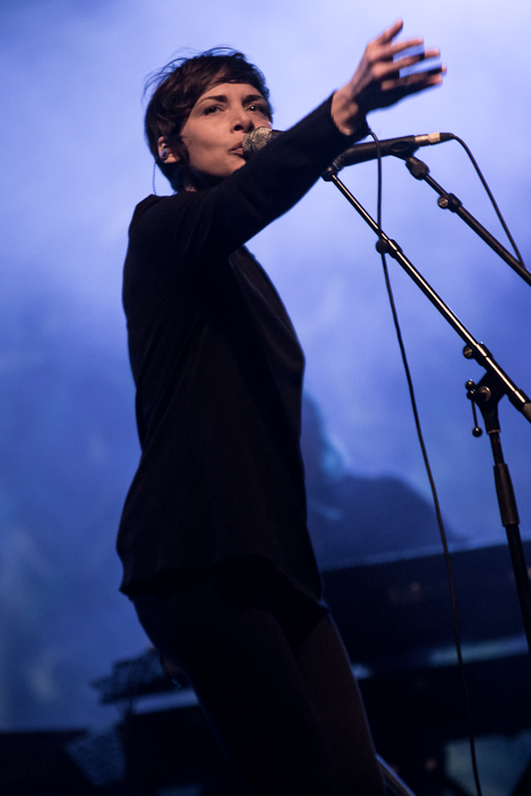 Melanie De Biasio @ OLT Rivierenhof, picture 9, photographed by Walter Grimm - FrontView Magazine
