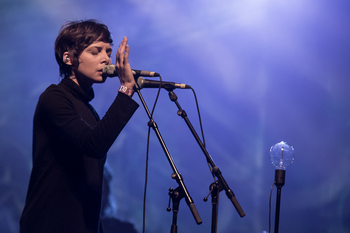 Melanie De Biasio @ OLT Rivierenhof, picture 12, photographed by Walter Grimm - FrontView Magazine