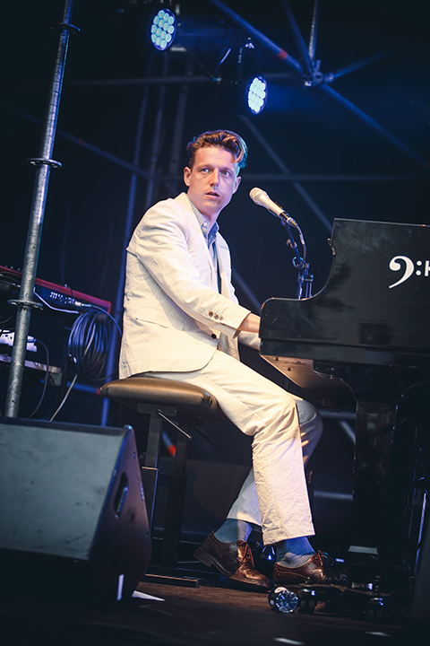 Bent Van Looy & Strings @ M-idzomer 2014, picture 2, photographed by Elke Briers - FrontView Magazine