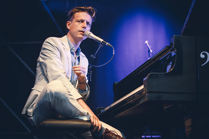 Bent Van Looy & Strings @ M-idzomer 2014, picture 8, photographed by Elke Briers - FrontView Magazine