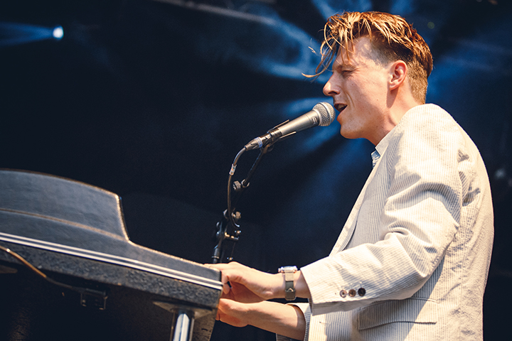 Bent Van Looy & Strings @ M-idzomer 2014, picture 14, photographed by Elke Briers - FrontView Magazine