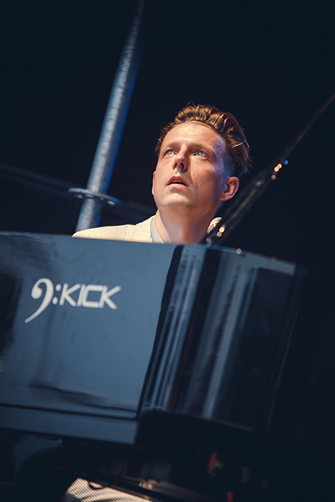 Bent Van Looy & Strings @ M-idzomer 2014, picture 17, photographed by Elke Briers - FrontView Magazine
