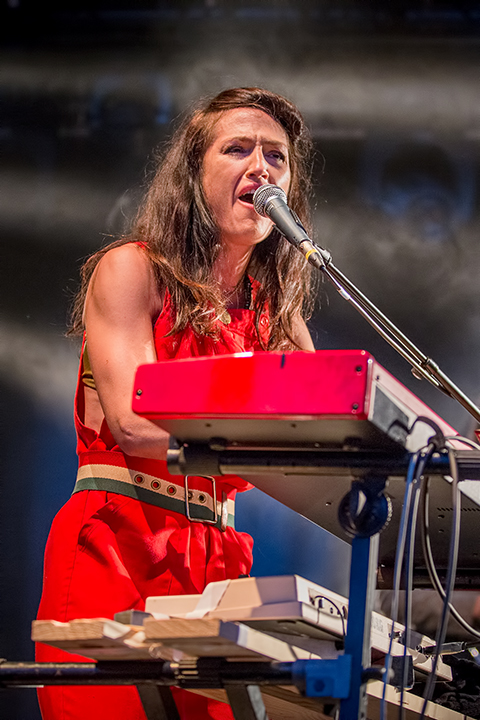 Joan As Police Woman @ M-idzomer 2014, picture 5, photographed by Elke Briers - FrontView Magazine