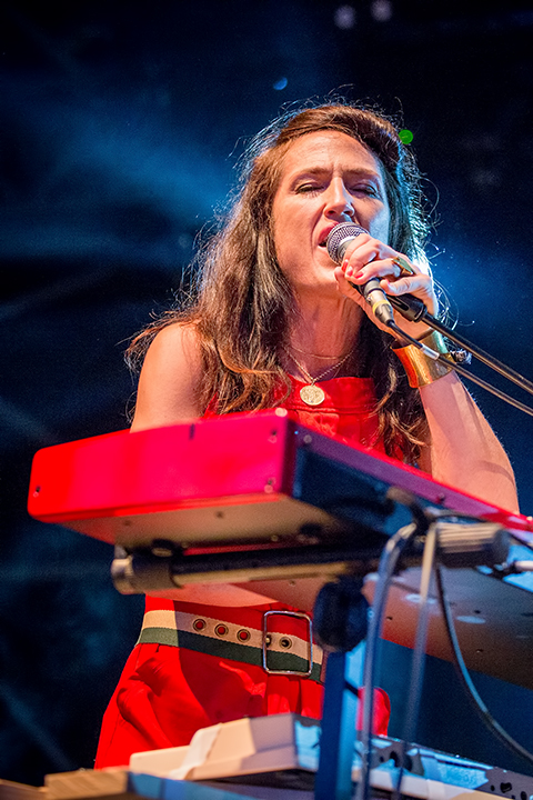 Joan As Police Woman @ M-idzomer 2014, picture 7, photographed by Elke Briers - FrontView Magazine