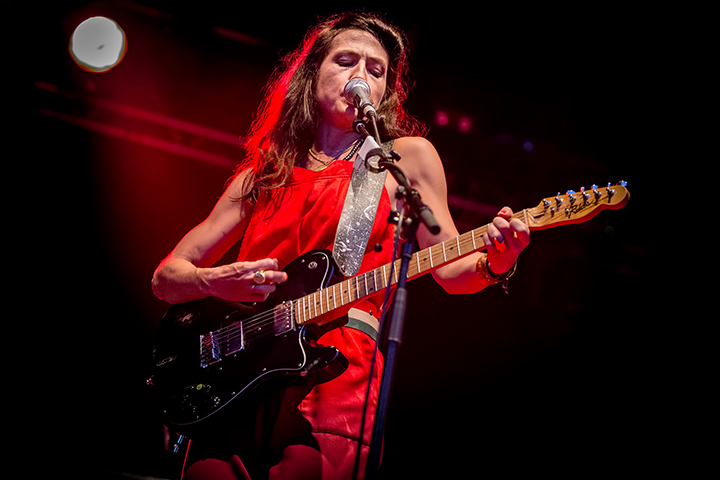 Joan As Police Woman @ M-idzomer 2014, picture 10, photographed by Elke Briers - FrontView Magazine