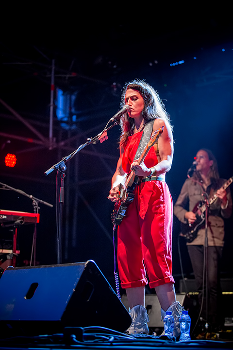 Joan As Police Woman @ M-idzomer 2014, picture 12, photographed by Elke Briers - FrontView Magazine