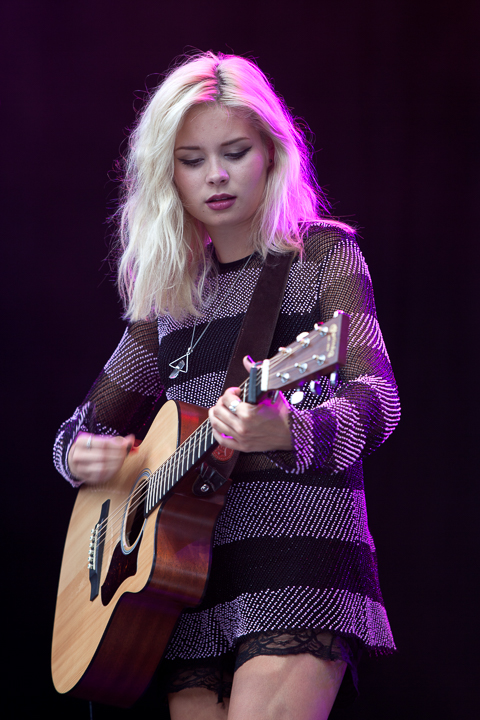 Nina Nesbitt @ Suikerrock 2014, picture 16, photographed by Koen Rondelez - FrontView Magazine