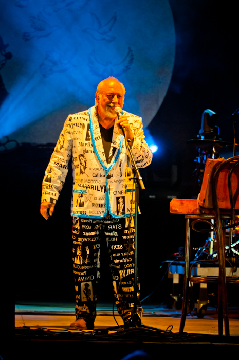 Urbanus & De Fanfaar @ Dranouter 2014, picture 10, photographed by Devid Camerlynck - FrontView Magazine