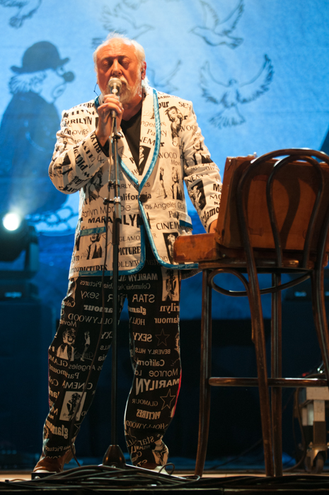 Urbanus & De Fanfaar @ Dranouter 2014, picture 13, photographed by Devid Camerlynck - FrontView Magazine