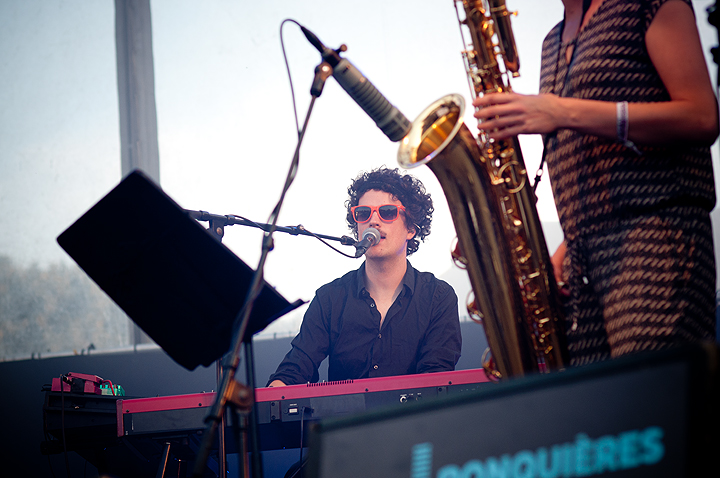 Admiral Freebee @ Ronquières Festival 2014, picture 4, photographed by Magali Decamps - FrontView Magazine