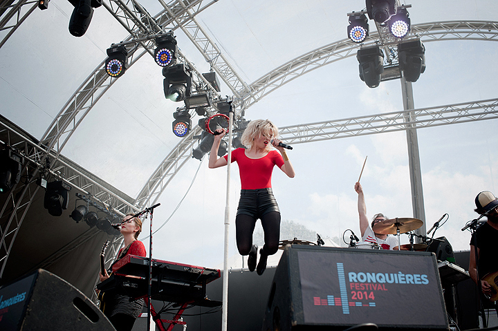Hollysiz @ Ronquières Festival 2014, picture 1, photographed by Magali Decamps - FrontView Magazine