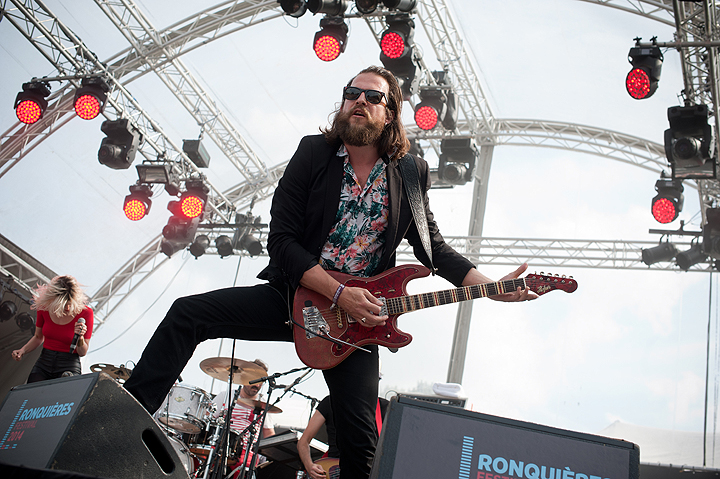 Hollysiz @ Ronquières Festival 2014, picture 2, photographed by Magali Decamps - FrontView Magazine