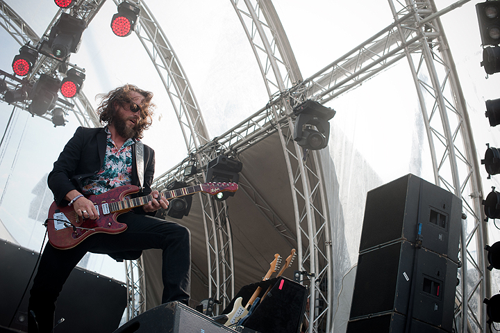 Hollysiz @ Ronquières Festival 2014, picture 4, photographed by Magali Decamps - FrontView Magazine