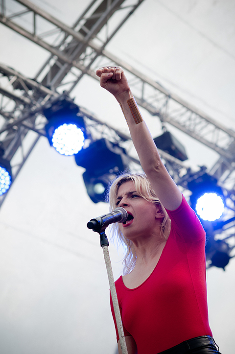 Hollysiz @ Ronquières Festival 2014, picture 11, photographed by Magali Decamps - FrontView Magazine