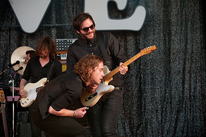 Julien Doré @ Ronquières Festival 2014, picture 6, photographed by Magali Decamps - FrontView Magazine
