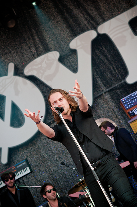 Julien Doré @ Ronquières Festival 2014, picture 9, photographed by Magali Decamps - FrontView Magazine