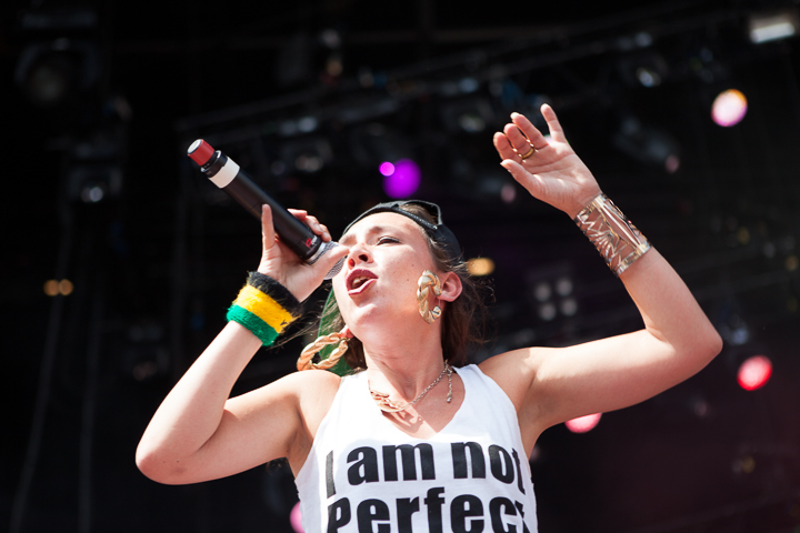 Slongs Dievanongs @ Suikerrock 2014, picture 5, photographed by Koen Rondelez - FrontView Magazine
