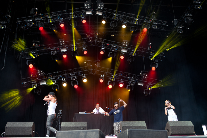 Slongs Dievanongs @ Suikerrock 2014, picture 23, photographed by Koen Rondelez - FrontView Magazine