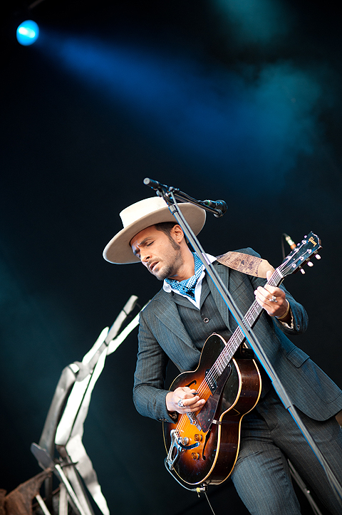 Yodelice @ Ronquières Festival 2014, picture 5, photographed by Magali Decamps - FrontView Magazine