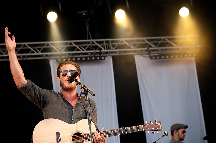 Bastian Baker @ Ronquières Festival 2014, picture 1, photographed by Magali Decamps - FrontView Magazine