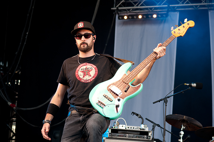 Bastian Baker @ Ronquières Festival 2014, picture 5, photographed by Magali Decamps - FrontView Magazine