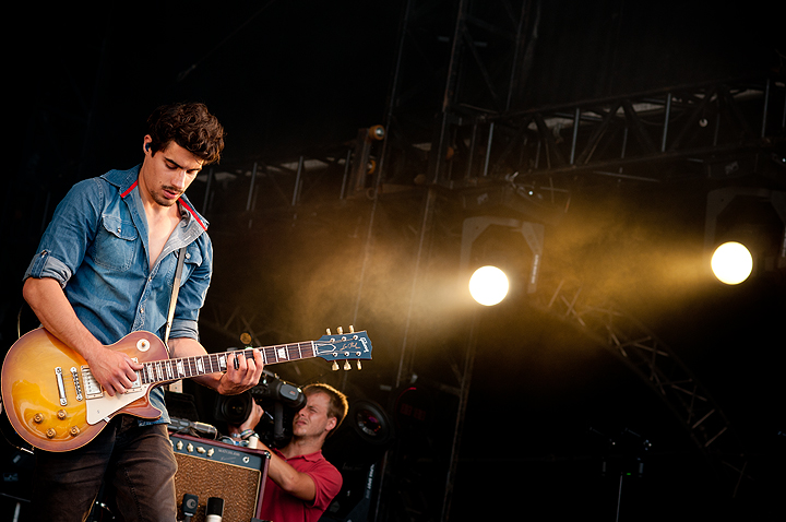 Bastian Baker @ Ronquières Festival 2014, picture 6, photographed by Magali Decamps - FrontView Magazine