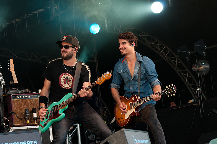 Bastian Baker @ Ronquières Festival 2014, picture 7, photographed by Magali Decamps - FrontView Magazine