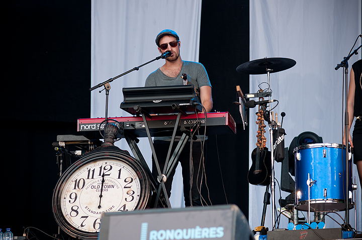 Bastian Baker @ Ronquières Festival 2014, picture 11, photographed by Magali Decamps - FrontView Magazine
