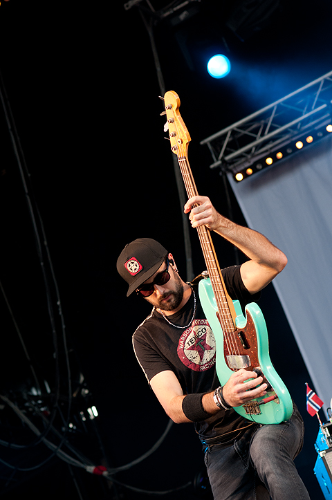 Bastian Baker @ Ronquières Festival 2014, picture 13, photographed by Magali Decamps - FrontView Magazine