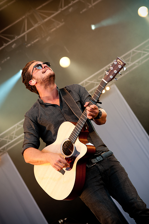 Bastian Baker @ Ronquières Festival 2014, picture 14, photographed by Magali Decamps - FrontView Magazine