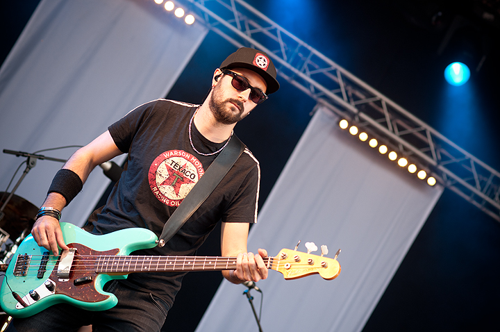 Bastian Baker @ Ronquières Festival 2014, picture 15, photographed by Magali Decamps - FrontView Magazine