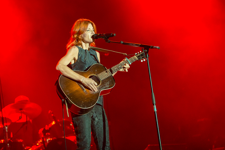 Axelle Red @ Beleuvenissen 2014, picture 2, photographed by Kurt Jacobs - FrontView Magazine