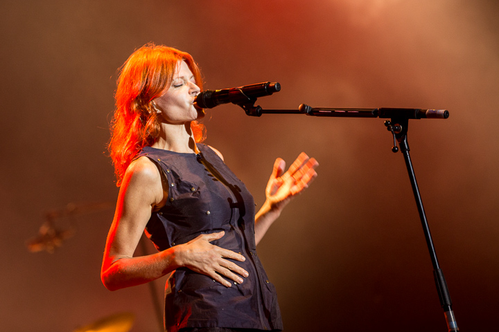 Axelle Red @ Beleuvenissen 2014, picture 10, photographed by Kurt Jacobs - FrontView Magazine