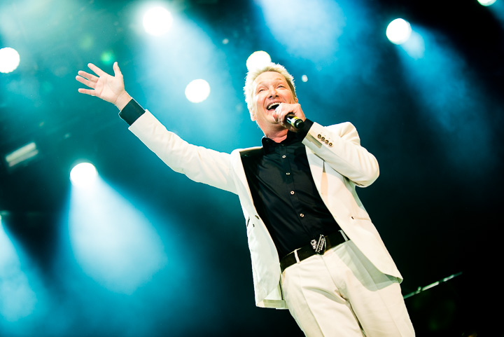 Bart Kaëll @ Summer Swing, picture 5, photographed by Dimitri Vanlommel - FrontView Magazine