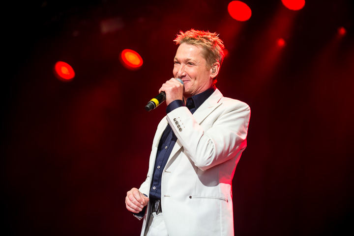 Bart Kaëll @ Summer Swing, picture 6, photographed by Dimitri Vanlommel - FrontView Magazine